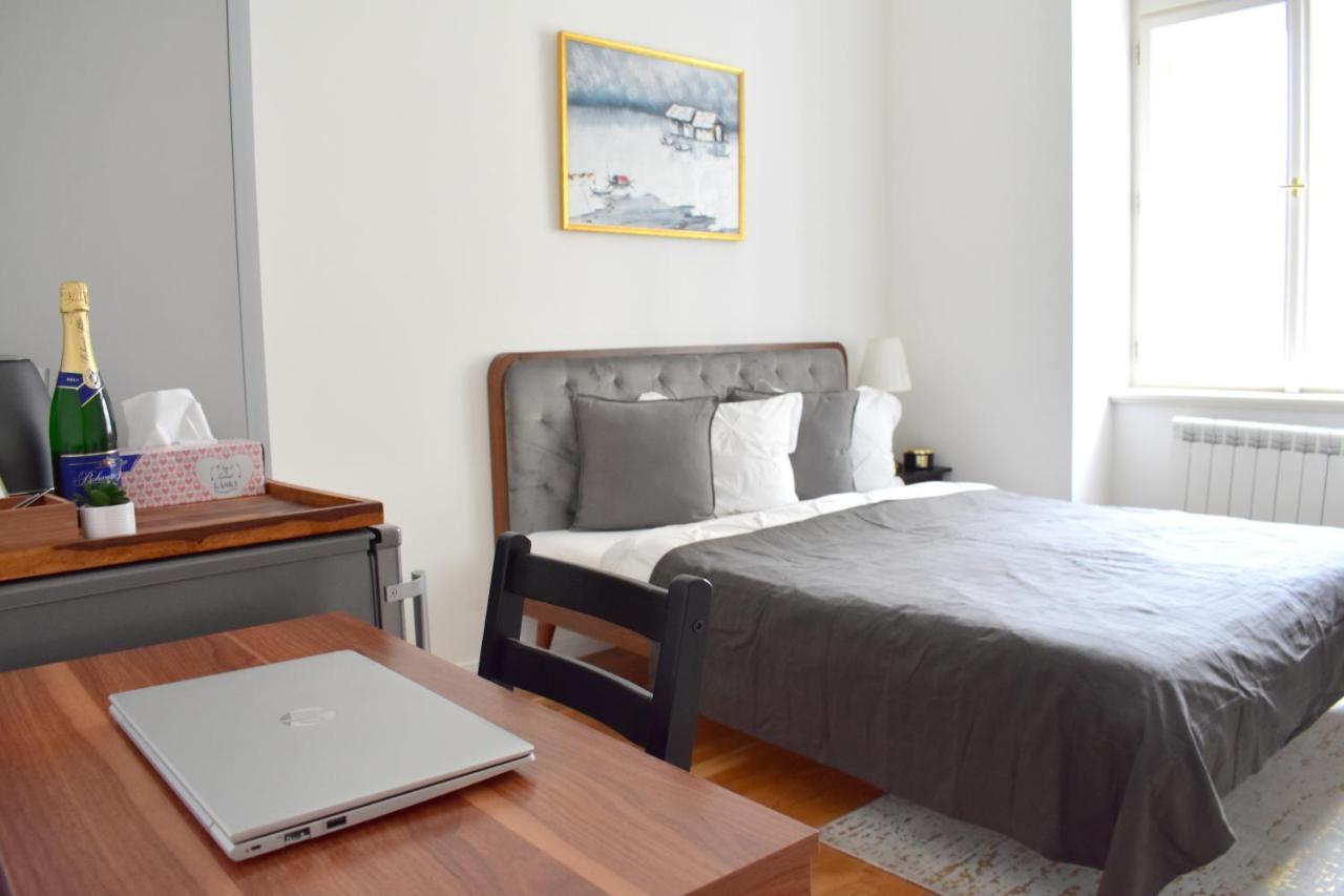 Lovely Apartment In Center Прага Экстерьер фото